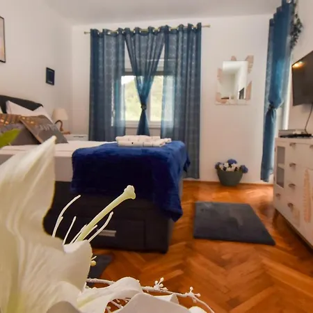 Kristina Rab Deluxe Apartament *